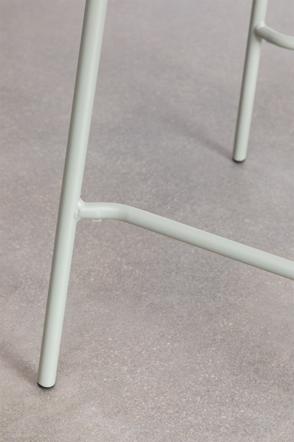 Set van 2 hoge tuinkrukken 65 cm stapelbaar van kaki groen staal Elton, galerij beeld 5