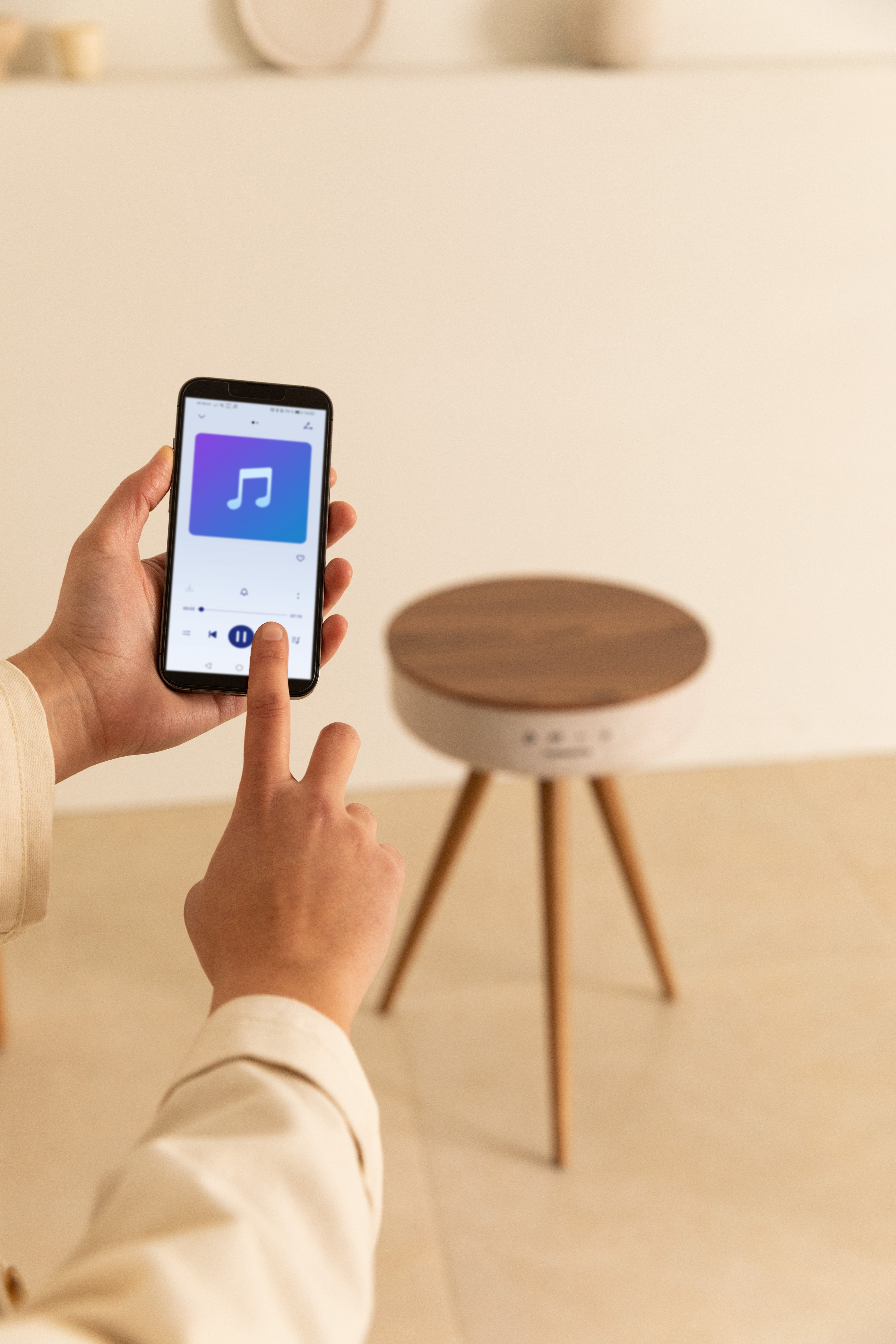 CREATE - SPEAKER TABLE 360 - Luidsprekertafel met 360º omnidirectioneel geluid, bluetooth en draadloos opladen, galerij beeld 4