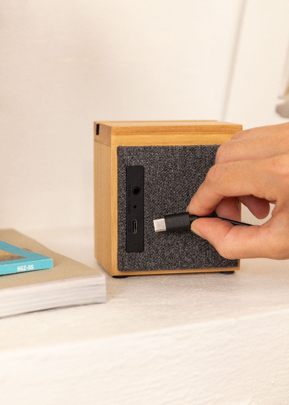 CREATE - SPEAKER MINI PRO BAMBOO - Bamboe bluetooth speaker met smartphonehouder, galerij beeld 5