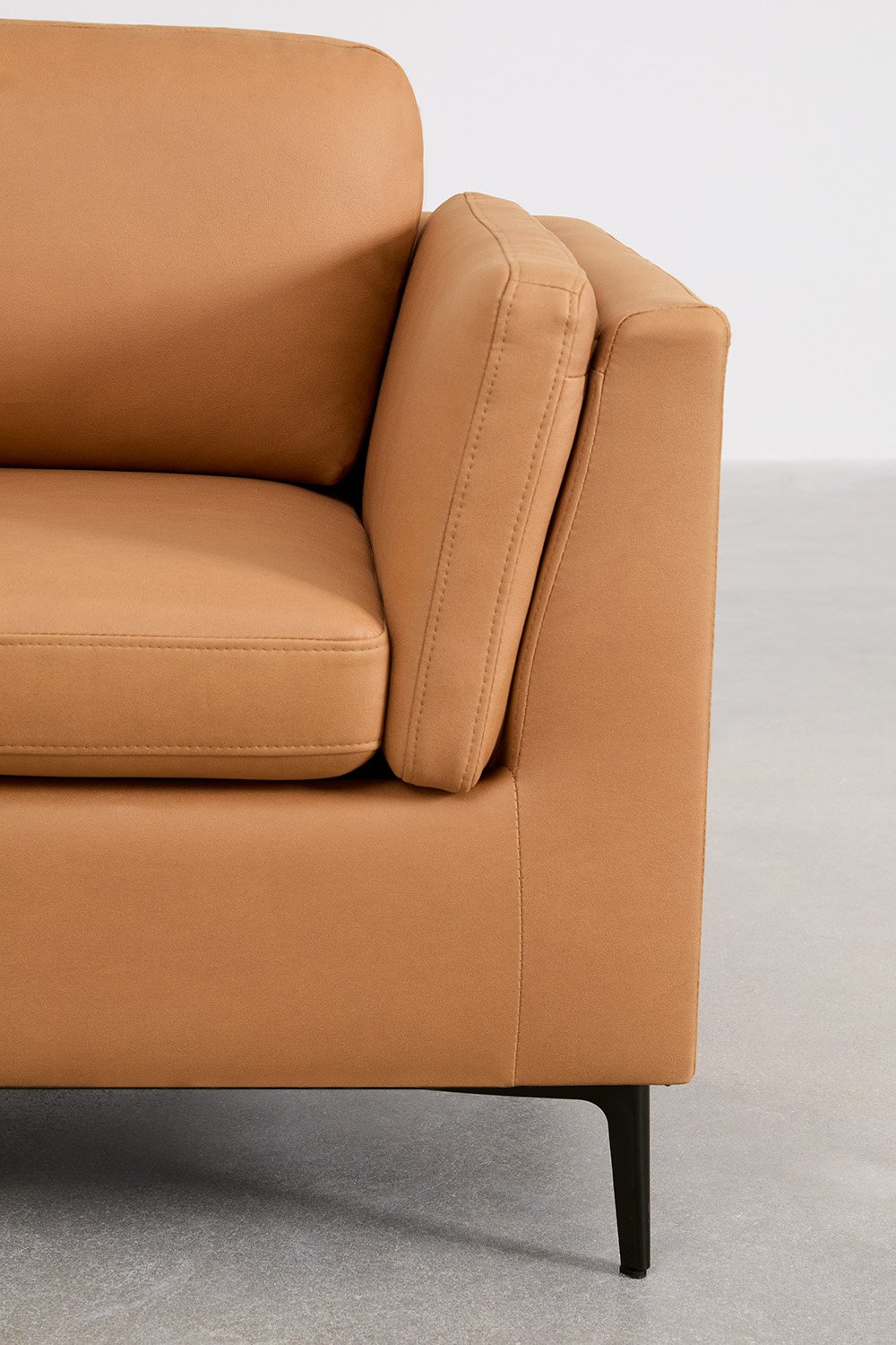 Set van 2 Soren fauteuils van imitatieleer   , galerij beeld 3