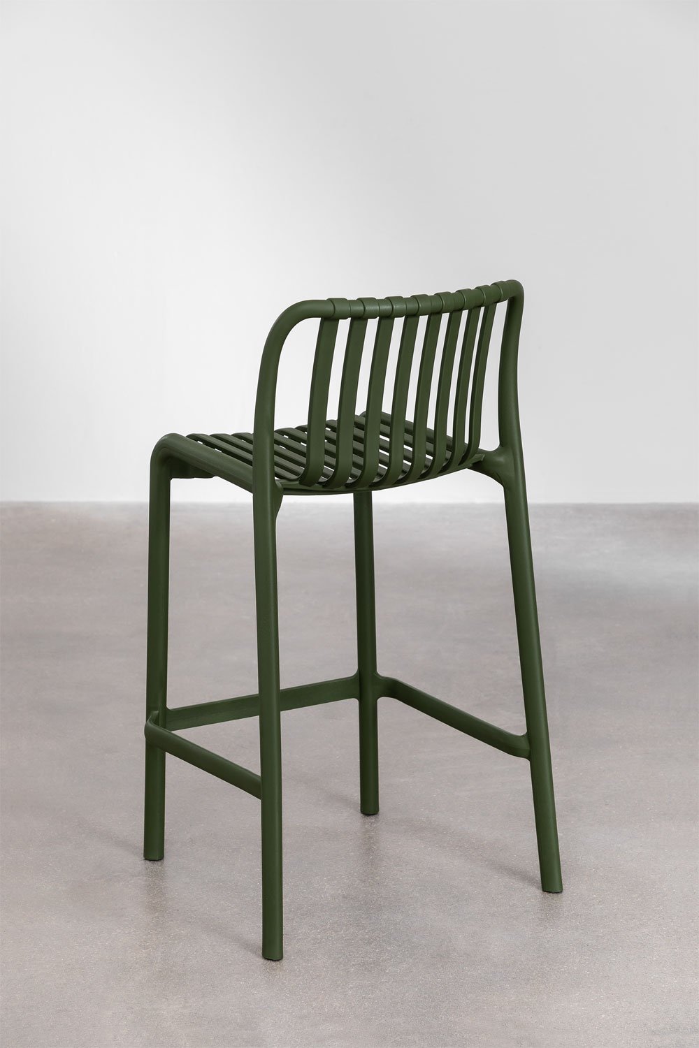 Set van 4 hoge krukken 65 cm stapelbaar van pesto groen Wendell, galerij beeld 4