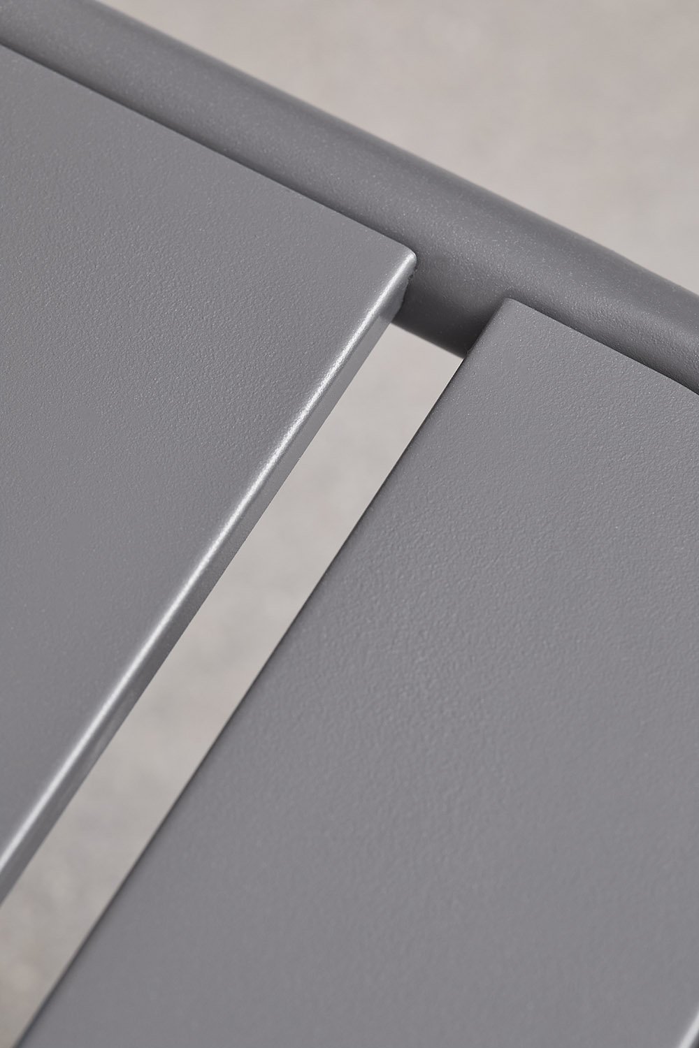 Tuinset met 2-delige modulaire bank, poef en Roubly salontafel, galerij beeld 10