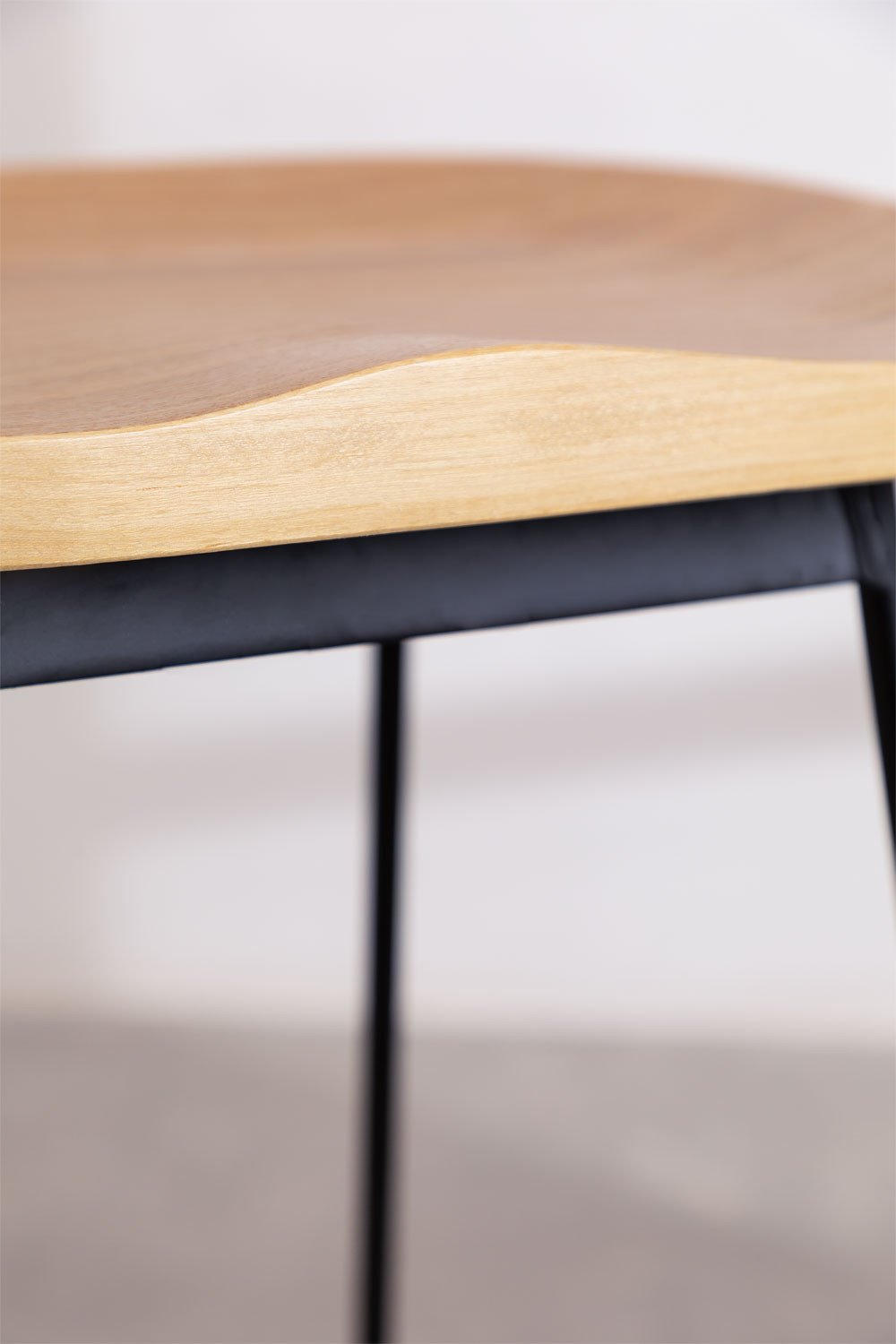 Set van 4 hoge krukken 75 cm van zwart staal en iepenhout Neicol, galerij beeld 4