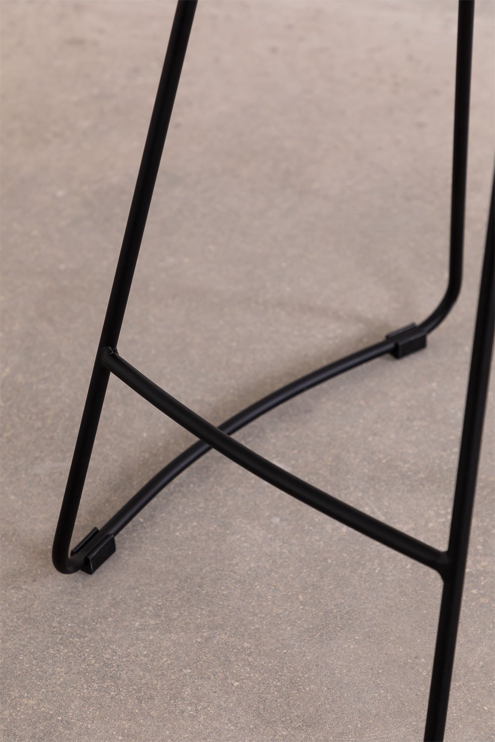 Set van 4 hoge krukken 65 cm van zwart staal en iepenhout Neicol, galerij beeld 6