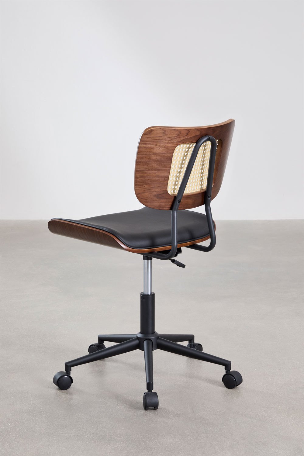 Raysa bureaustoel met wielen in hout, rotan en kunstleer, galerij beeld 5