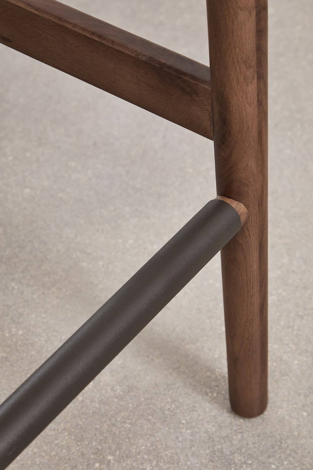 Hoge kruk 65 cm van donker eikenhout en gevlochten touw Mara, galerij beeld 5