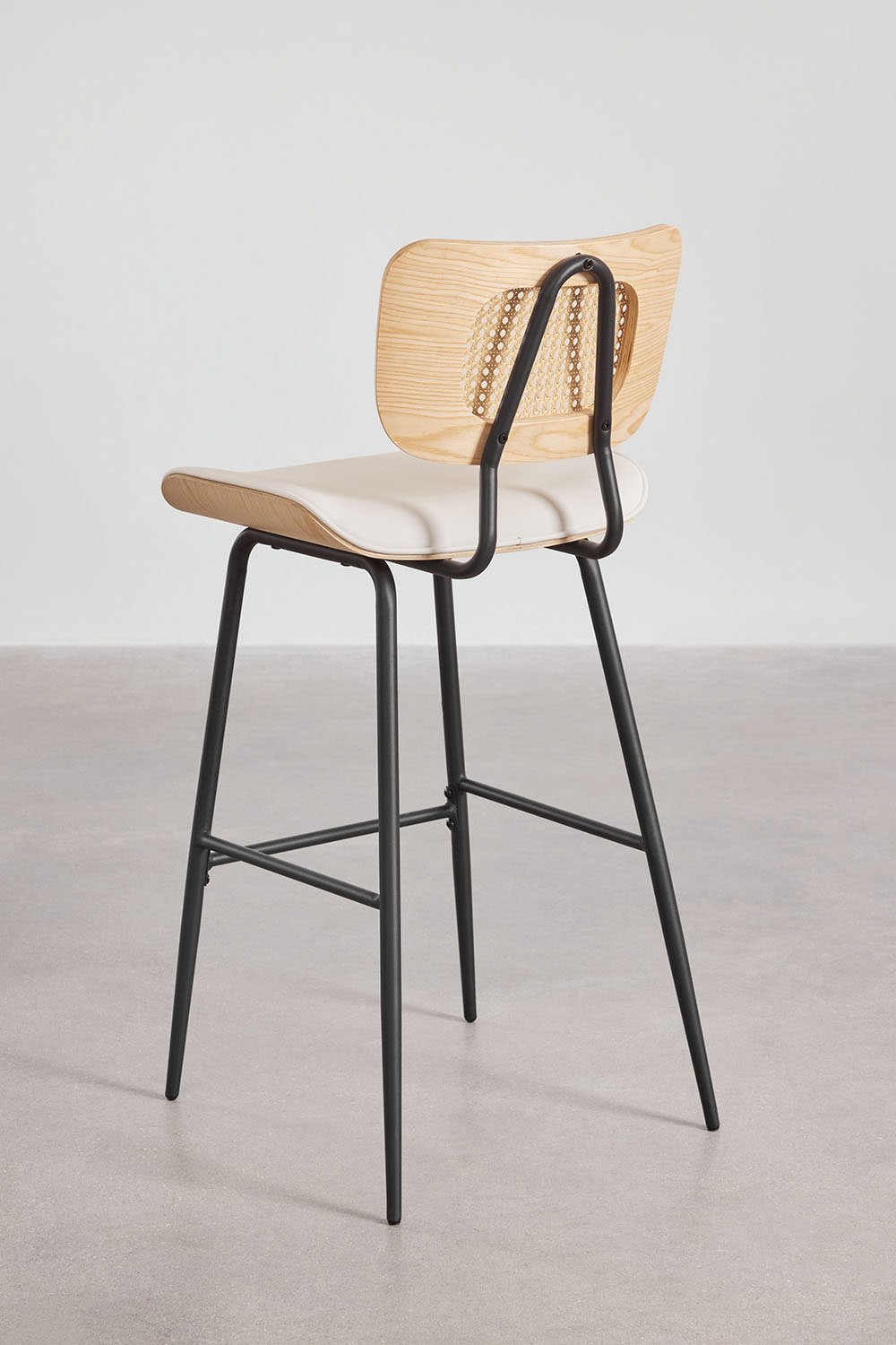 Set van 4 hoge krukken 75 cm van natuurlijk afgewerkt hout, rotan en gebroken wit kunstleer Raysa, galerij beeld 4