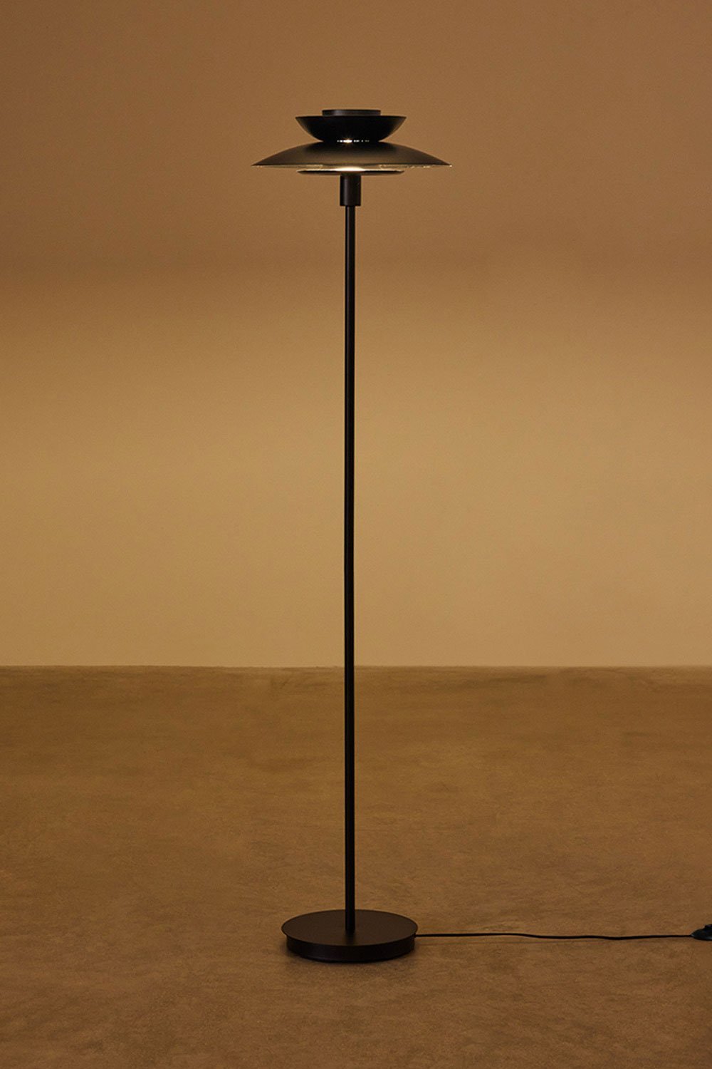 Ijzeren vloerlamp Alicia, galerij beeld 3