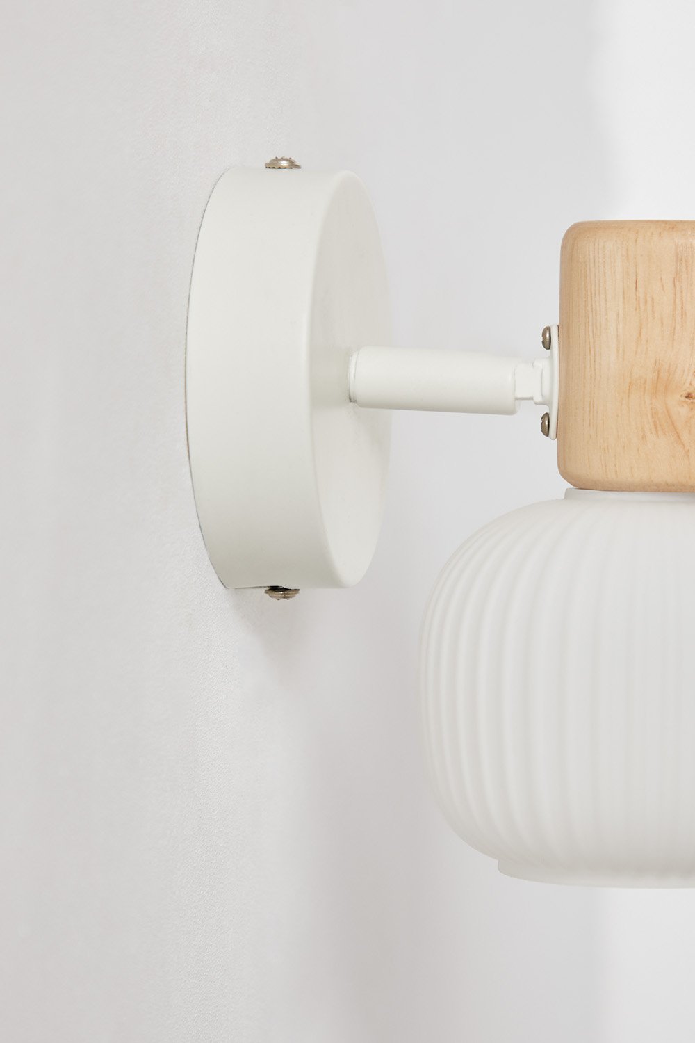 Wandlamp in ijzer, rubberhout en glas Ekaizy, galerij beeld 5