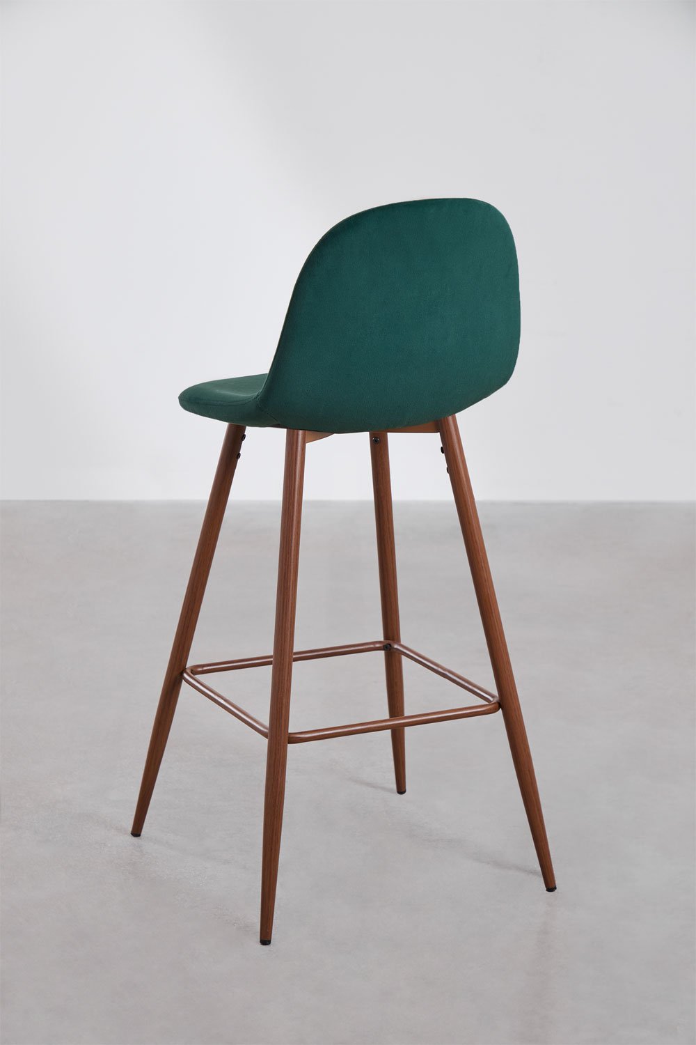 Hoge kruk 75 cm van jungle groen fluweel en donker hout afgewerkte poten Glamm, galerij beeld 3