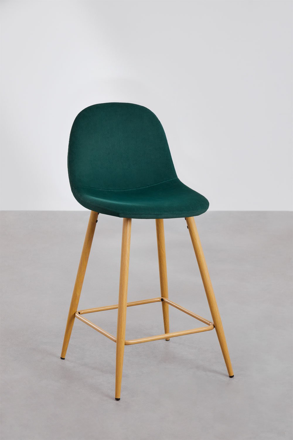 Hoge kruk 65 cm van jungle groen fluweel en natuurlijk hout afgewerkte poten Glamm, galerij beeld 1