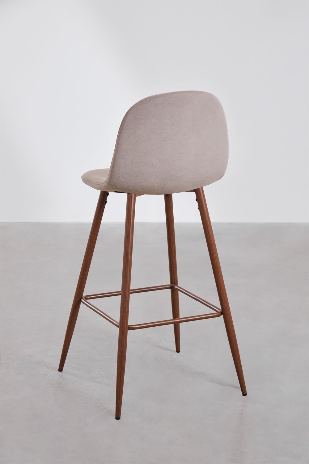 Set van 4 hoge krukken 75 cm van taupe grijs fluweel en natuurlijk hout afgewerkte poten Glamm, galerij beeld 3