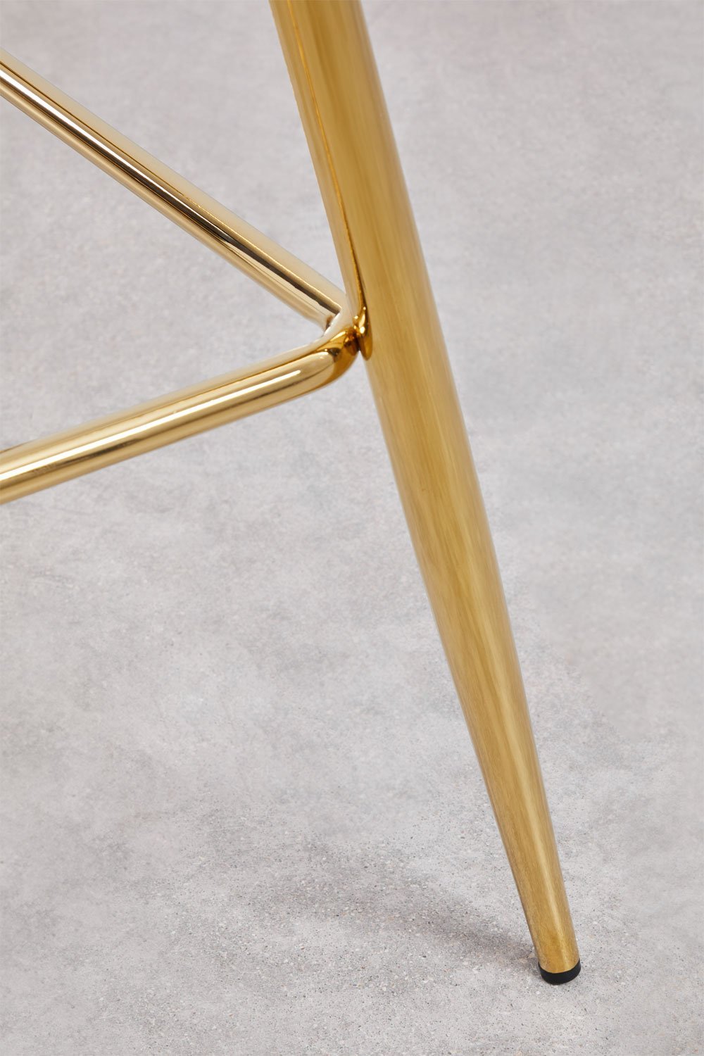 Set van 4 hoge krukken 75 cm van tarwebruin fluweel en gouden poten Glamm, galerij beeld 5