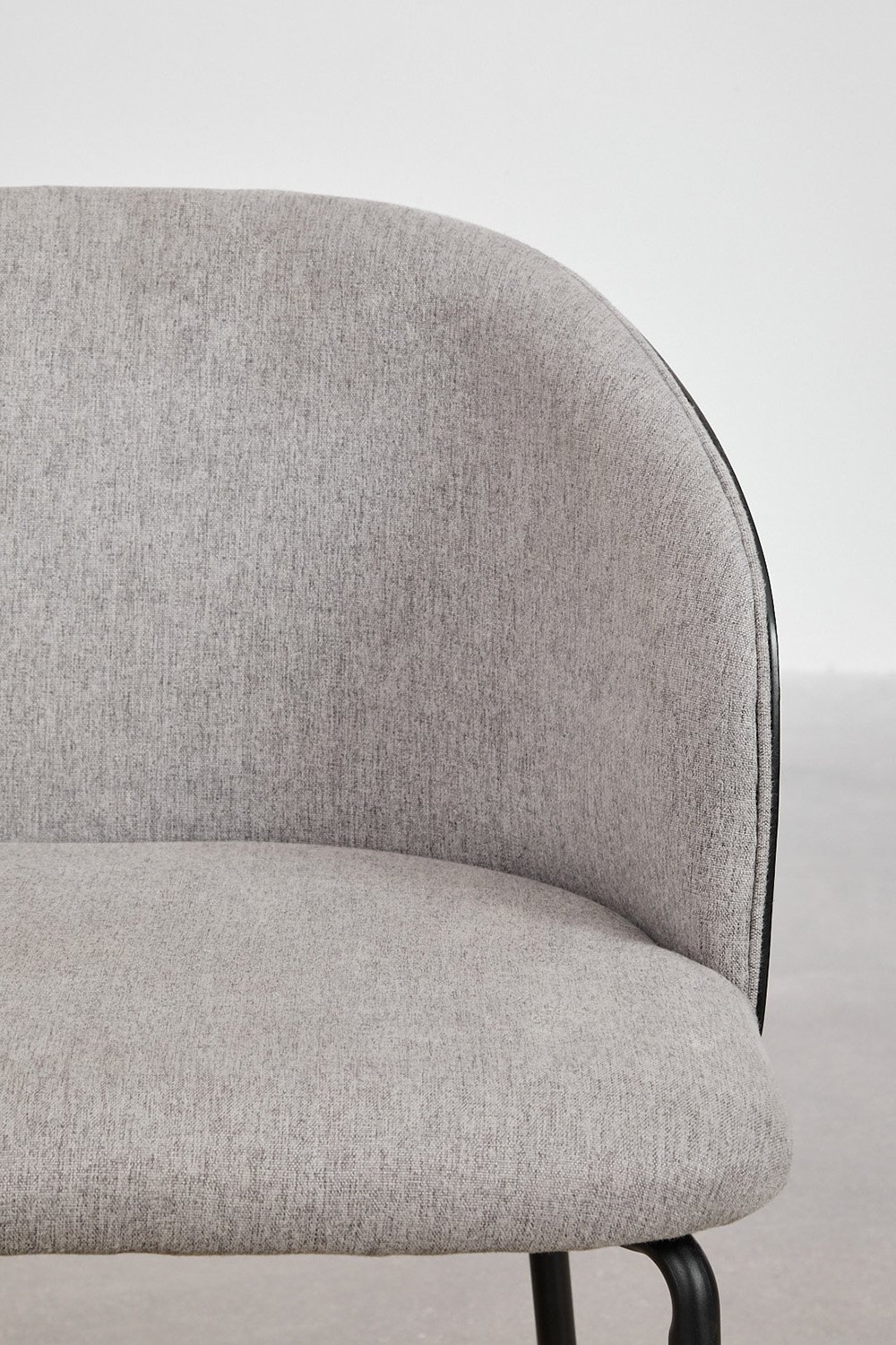 Ronde tafelset Ø120 cm in cement Noemi en 6 eetkamerstoelen in hout gestoffeerd Amieva, galerij beeld 8