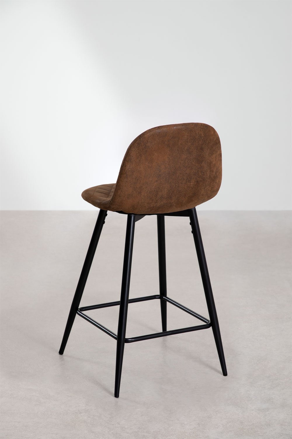 Set van 4 hoge krukken 65 cm van diamant koffiekleurig kunstleer en zwarte poten Glamm, galerij beeld 3