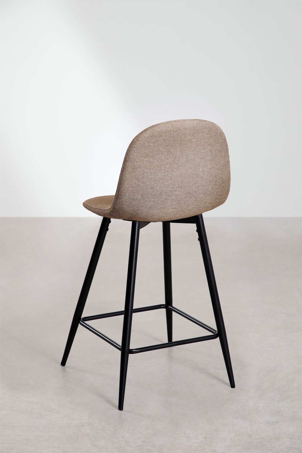 Hoge kruk 65 cm van taupe grijs stof en zwarte poten Glamm, galerij beeld 4