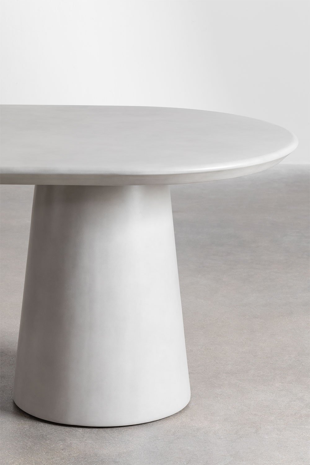 [*] Ovale tafelset 220x95 cm in cement Noemi en 10 eetkamerstoelen in hout gestoffeerd Amieva, galerij beeld 4