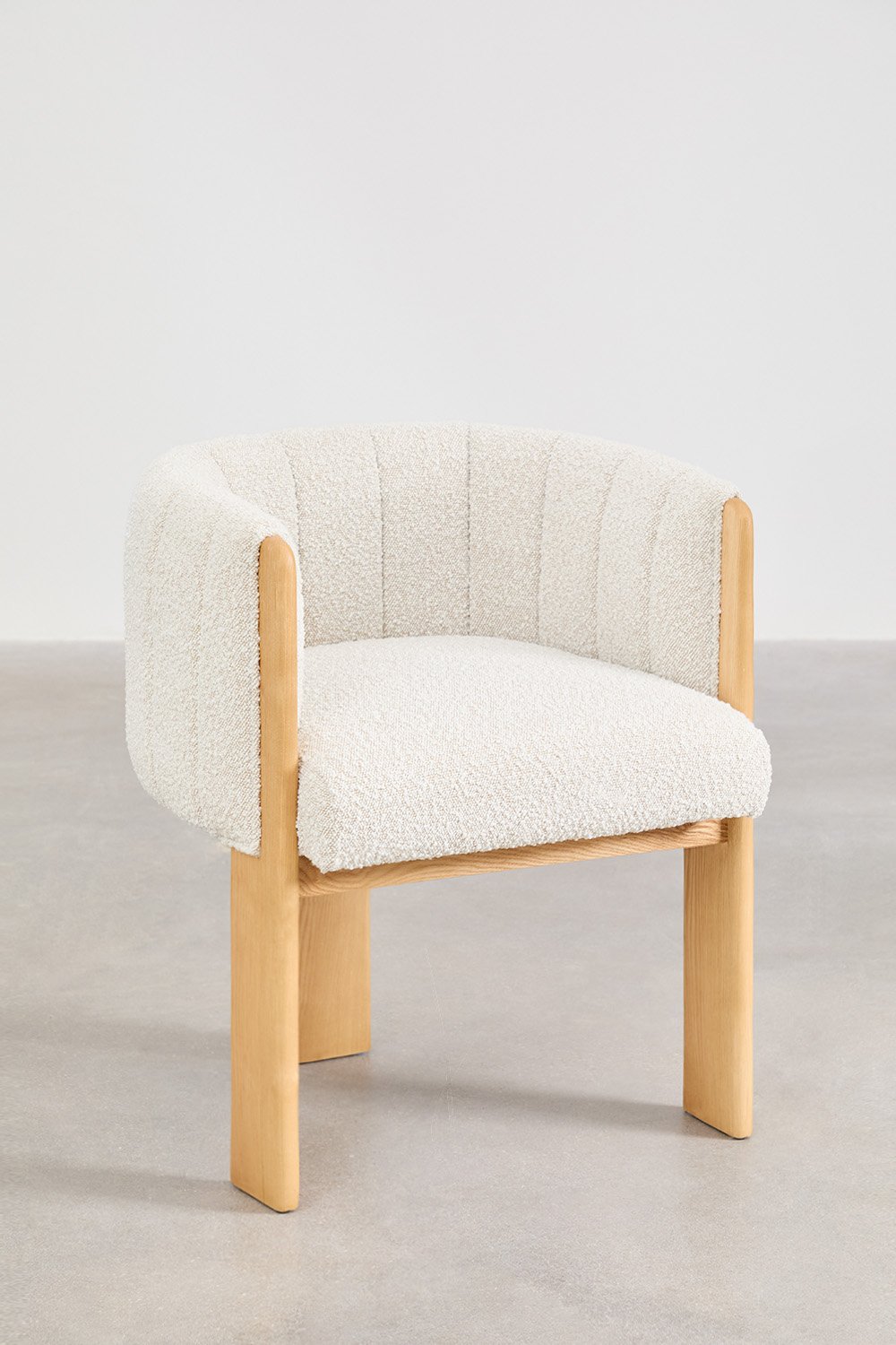 Fauteuil van essenhout en bouclé stof Leo, galerij beeld 1