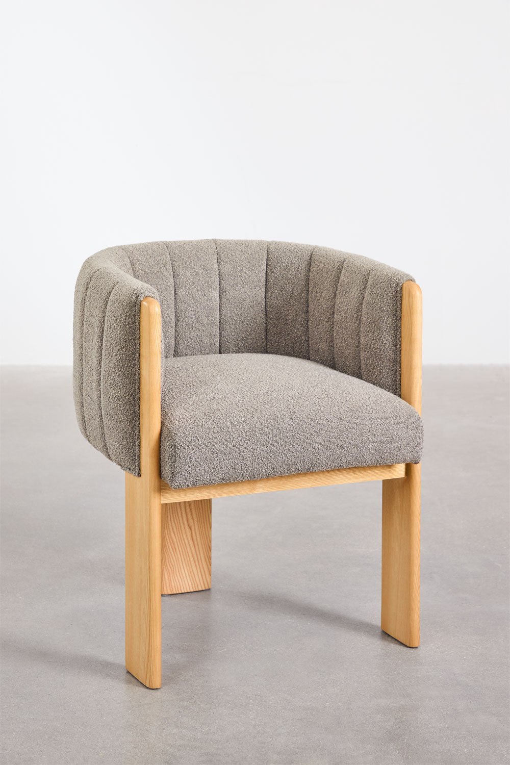 Fauteuil van essenhout en bouclé stof Leo, galerij beeld 1