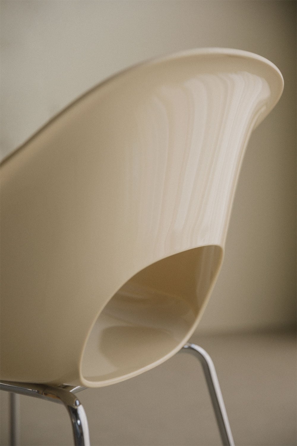 Set van 4 eetkamerstoelen van polypropyleen en ijzer Louna, galerij beeld 2