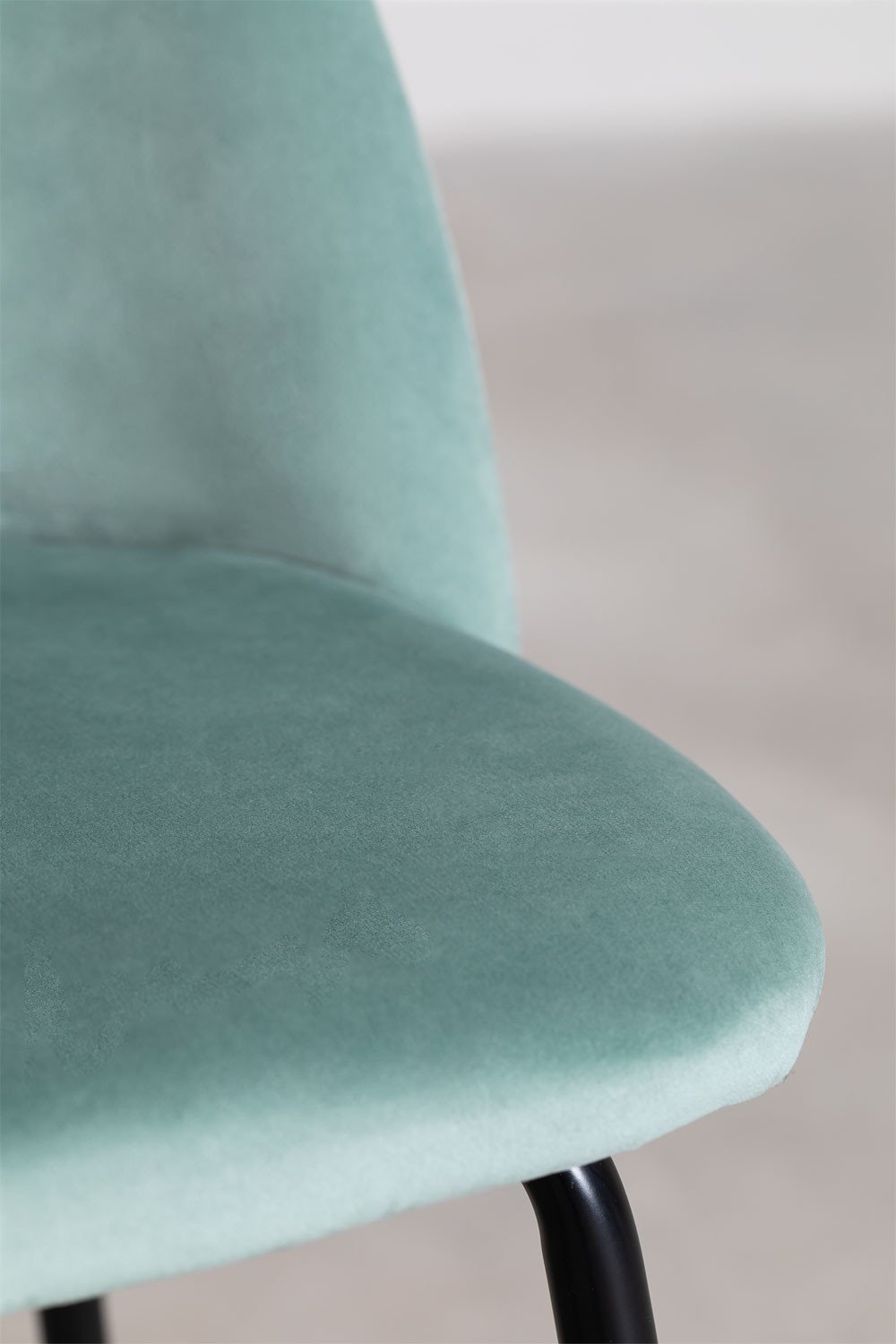 Set van 2 hoge krukken 75 cm van sparren groen fluweel en zwarte poten Kana Design, galerij beeld 4