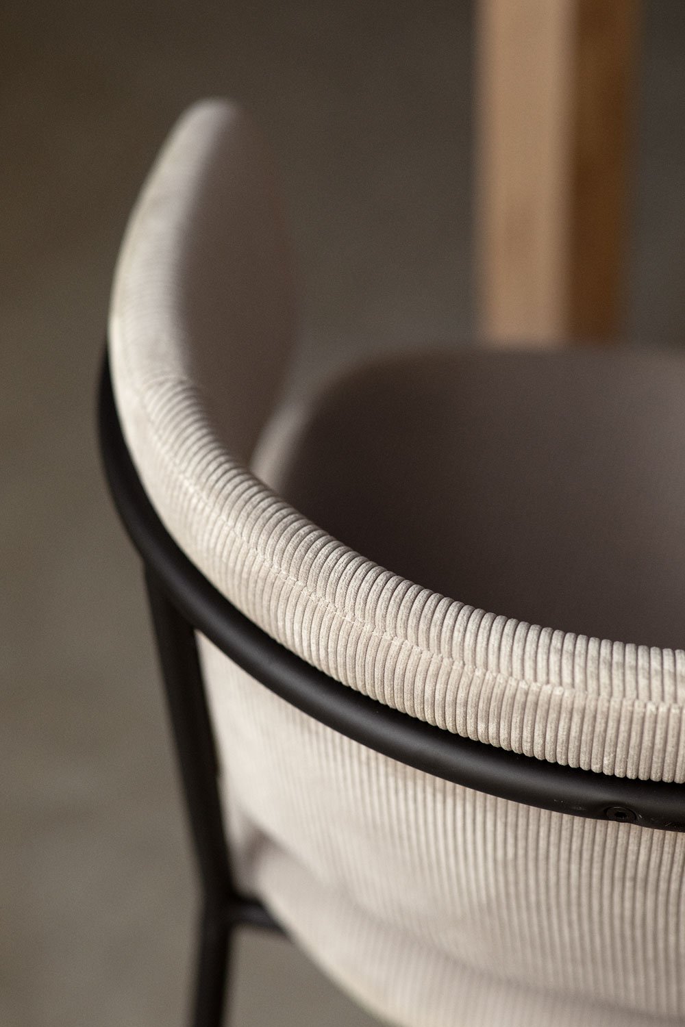 Set van 4 Nalon gestoffeerde eetkamerstoelen, galerij beeld 2