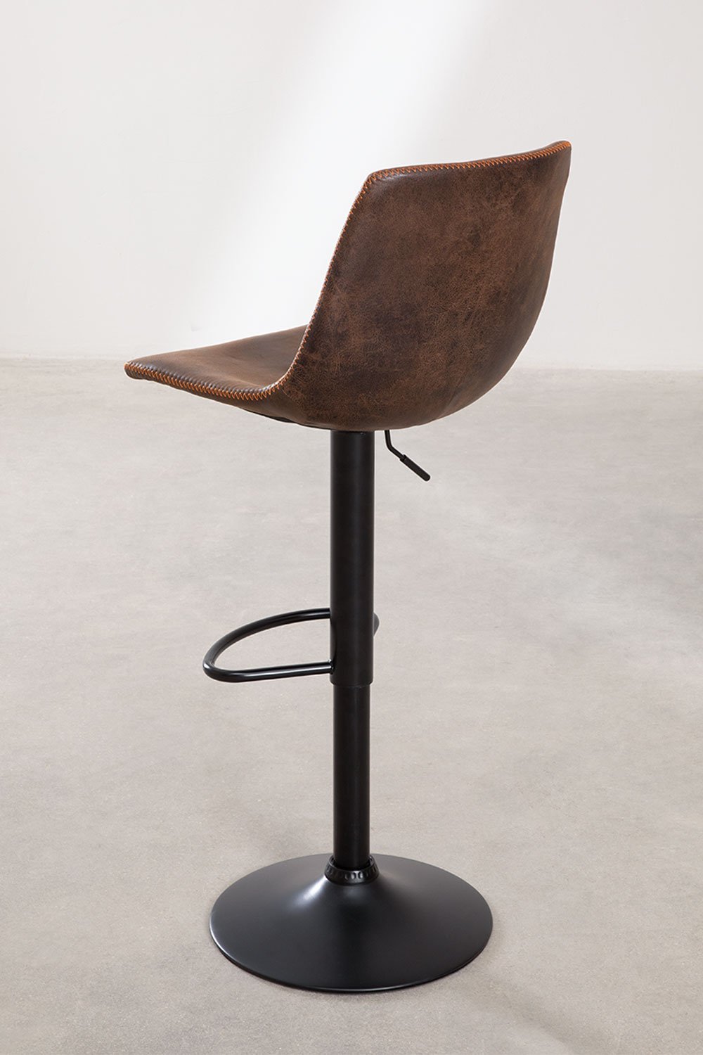 Set van 2 verstelbare hoge krukken van chocoladebruin kunstleer Ody Style, galerij beeld 3