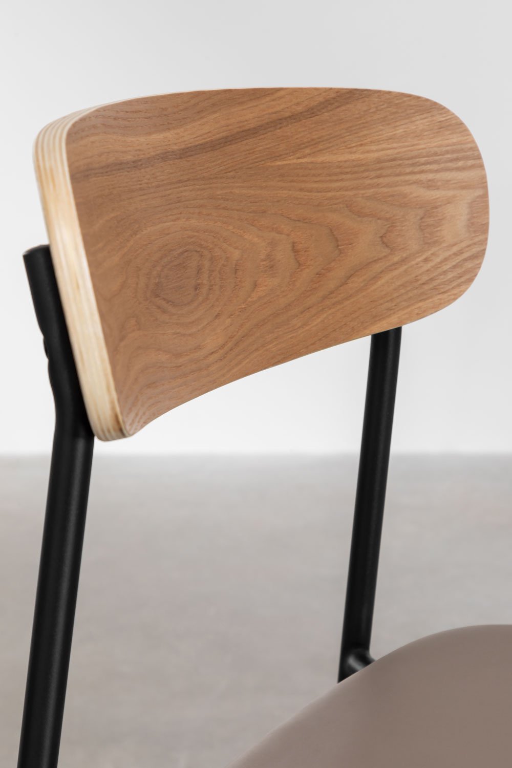 Pack van 2 stapelbare eetkamerstoelen van ijzer en hout Wilpier, galerij beeld 5