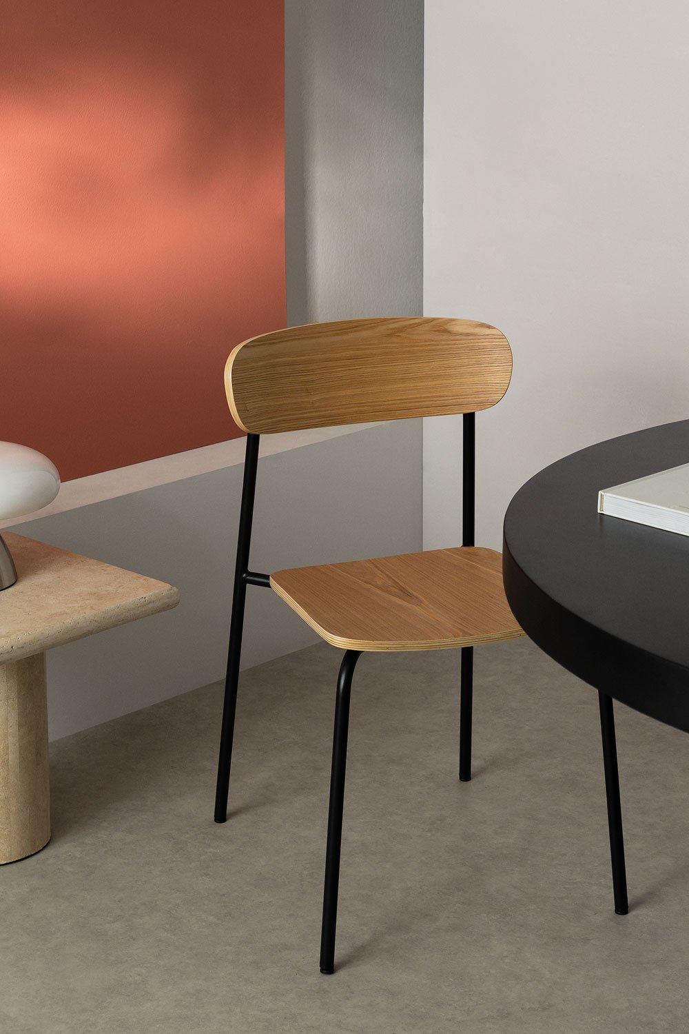 Pack van 2 stapelbare eetkamerstoelen van ijzer en hout Wilpier, galerij beeld 2