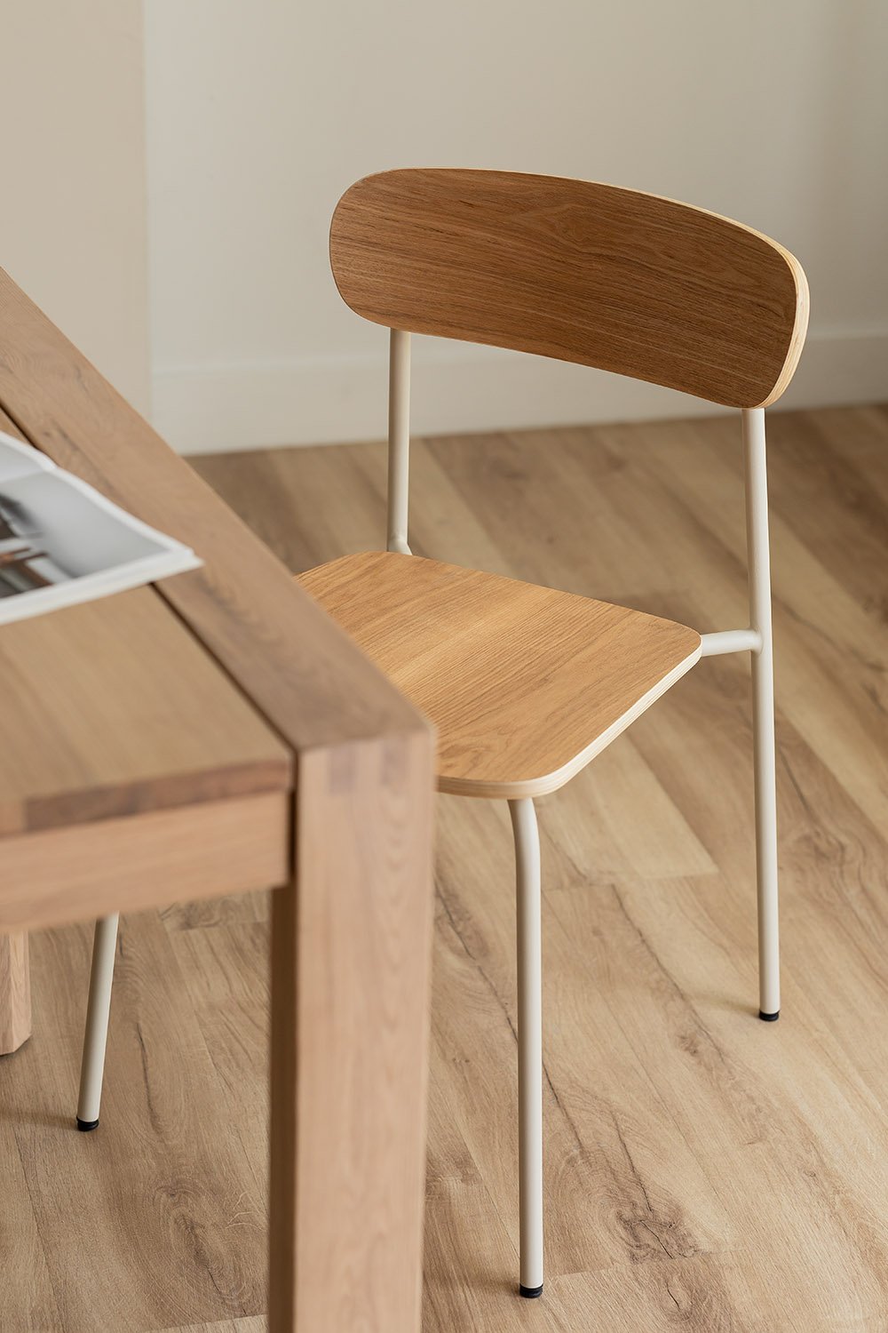 Set van 4 stapelbare eetkamerstoelen van ijzer en hout Wilpier, galerij beeld 1