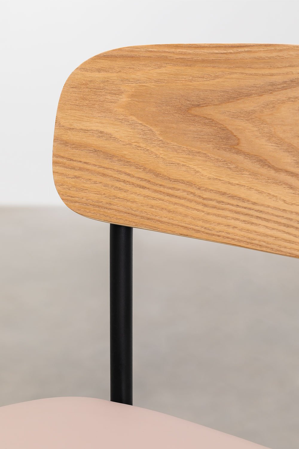 Set van 4 hoge krukken 65 cm van zwart afgewerkt ijzer, tarwebruin kunstleer en hout Wilpier, galerij beeld 5