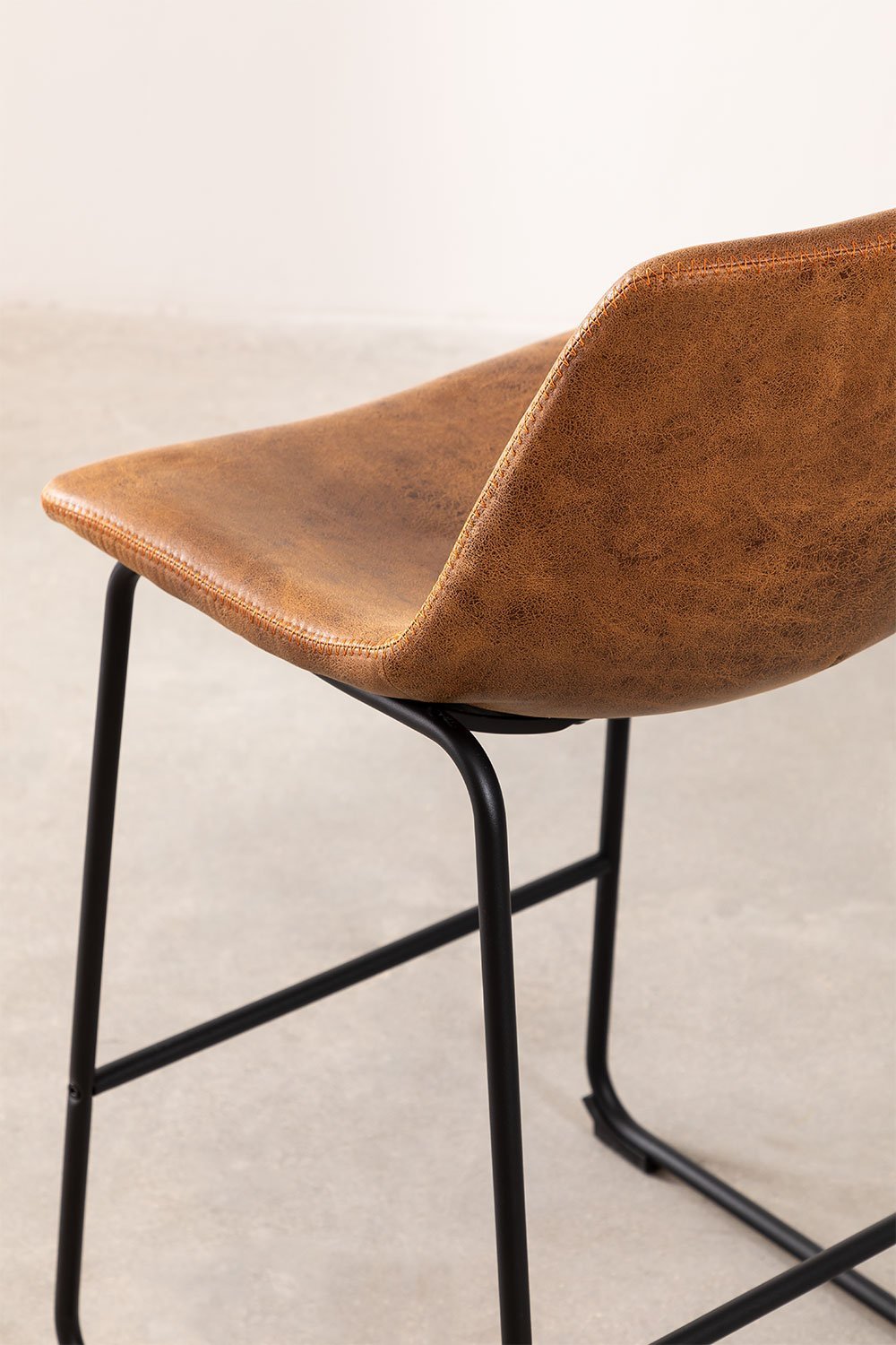 Set van 4 hoge krukken 70 cm gestoffeerd met vintage camel kunstleer Ody Style, galerij beeld 4