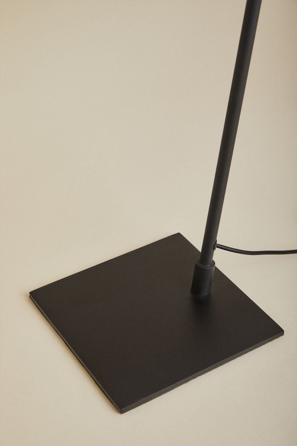 LED tafellamp van ijzer Valtyn, galerij beeld 9