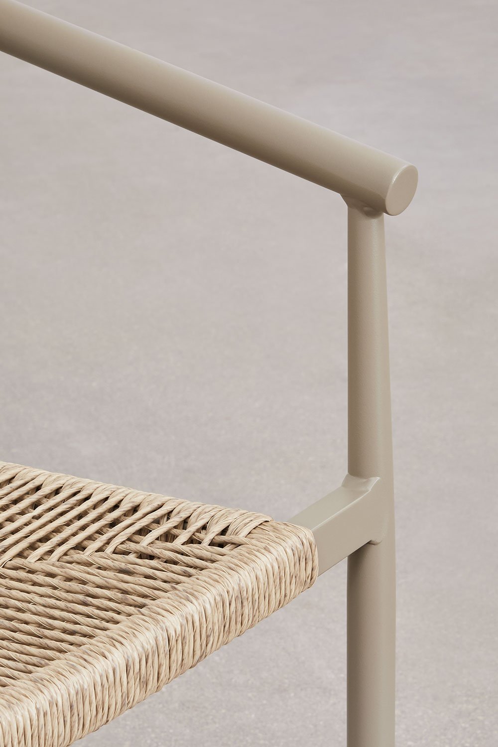 Set van 2 stapelbare eetkamerstoelen met armleuningen in aluminium en synthetisch rotan Marsha, galerij beeld 6