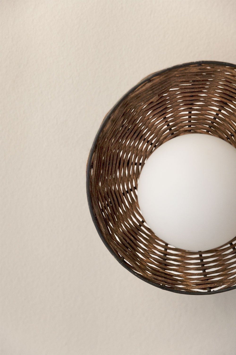 Rotan wandlamp Lutyen, galerij beeld 2