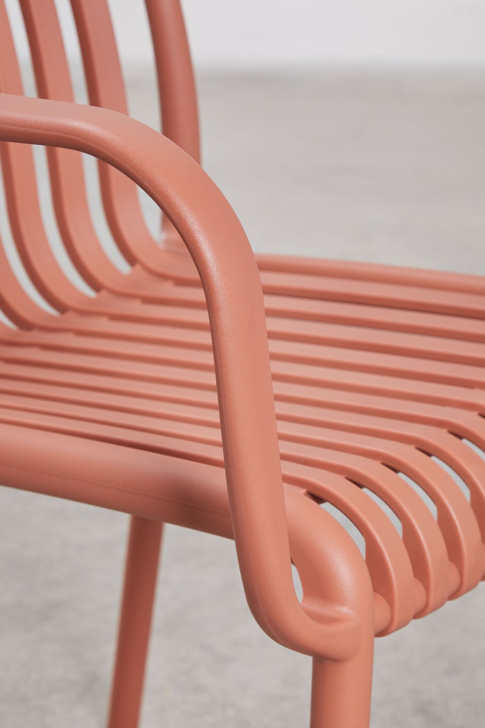 Verpakking van 2 Wendell polypropyleen eetkamerstoelen met armleuningen, galerij beeld 6