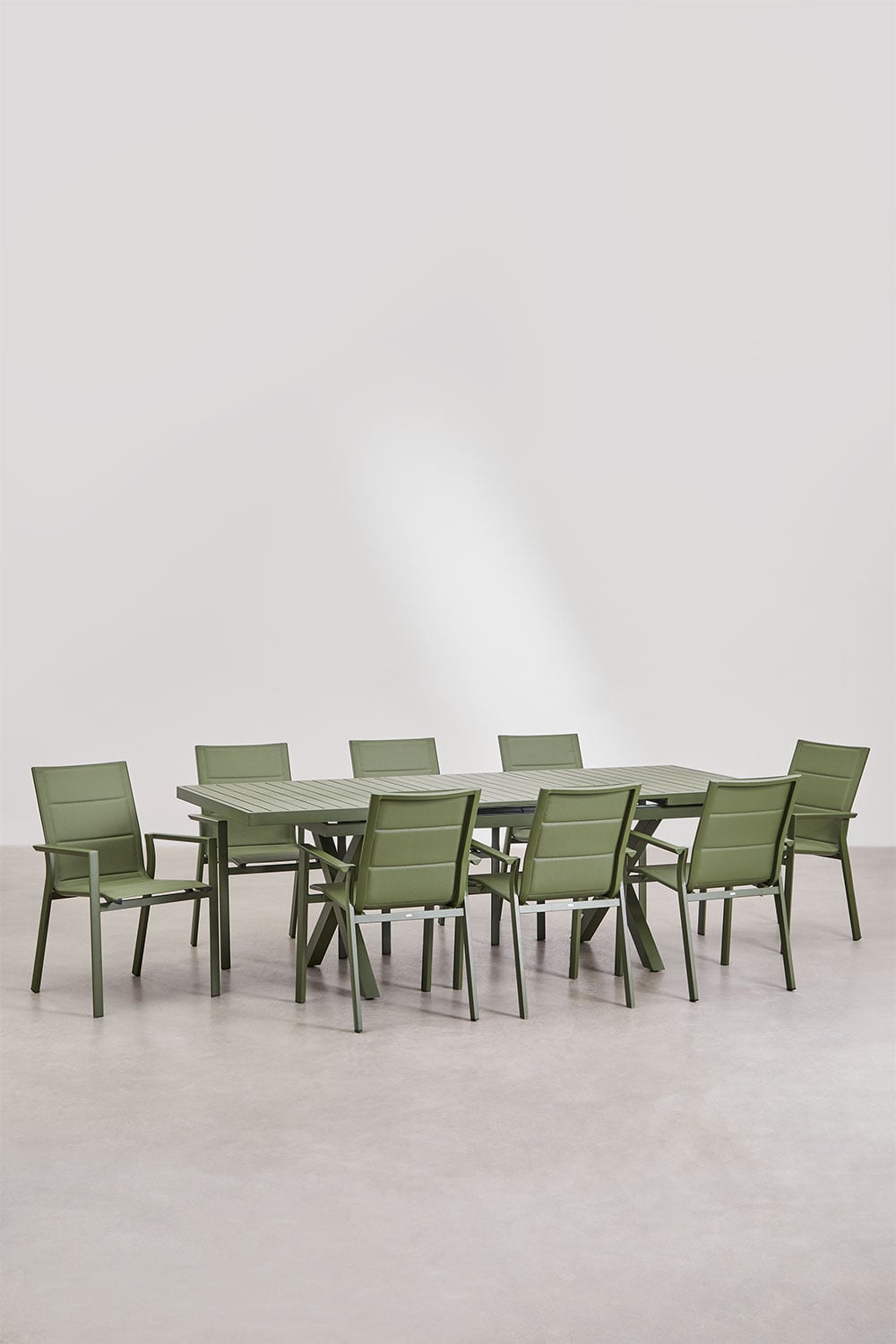 Uitschuifbare rechthoekige tafel 180-240x90 cm en 8 stapelbare tuinstoelen met armleuningen van aluminium Karena, galerij beeld 2