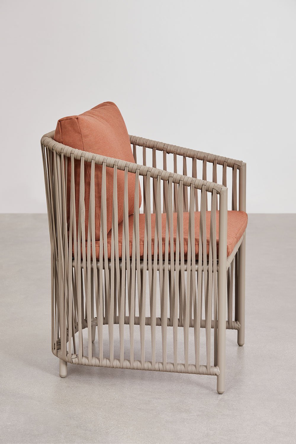 Eetkamerstoel met armleuningen in aluminium en gevlochten touw Sophie, galerij beeld 2