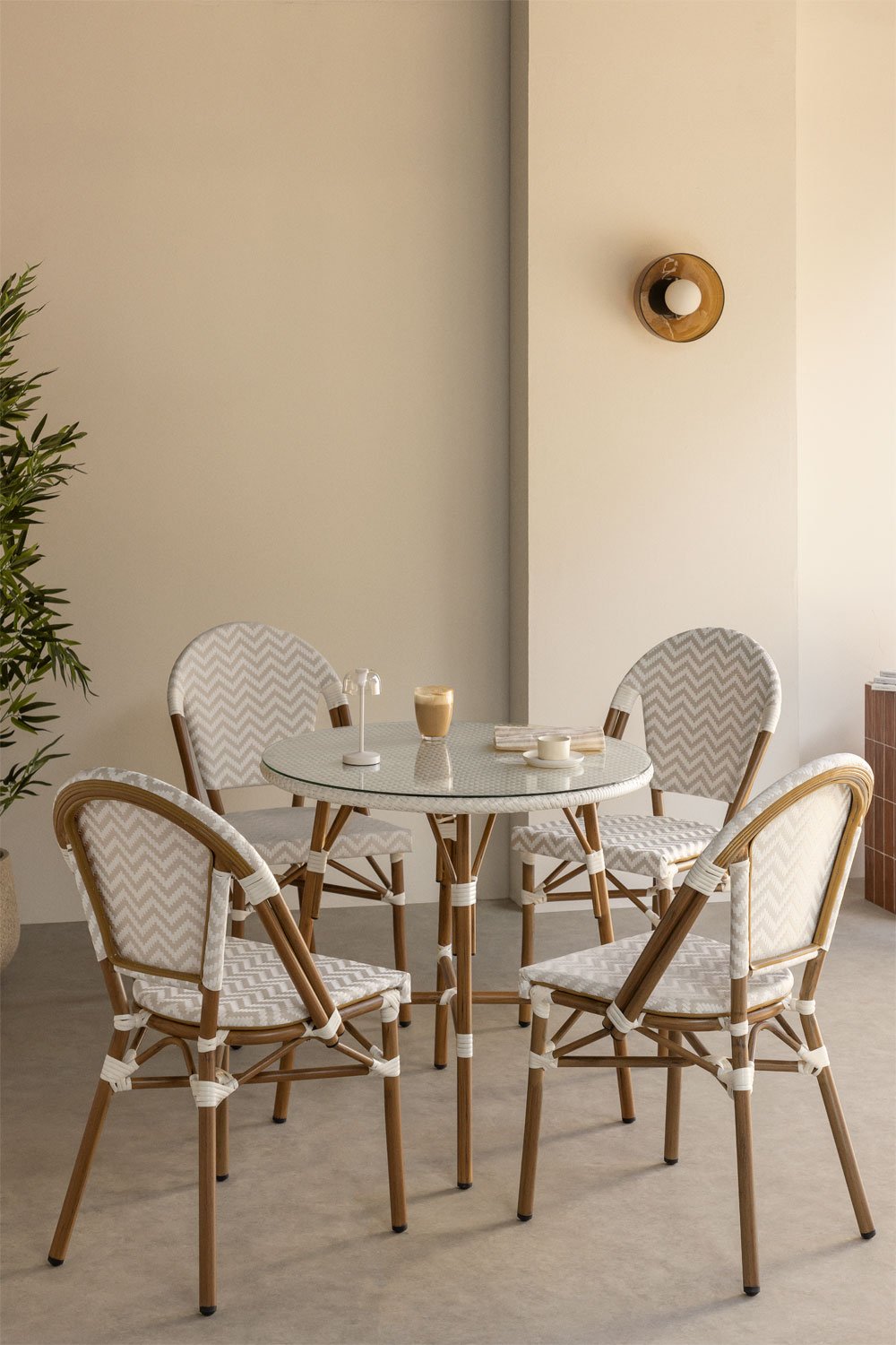 Ronde tafelset Ø80 cm en 4 stapelbare eetkamerstoelen van aluminium en synthetisch riet Brielle Bistro, galerij beeld 1