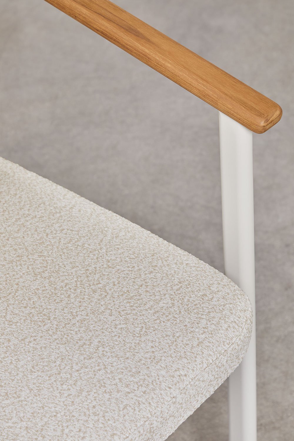 Set van 2 Yervin eetkamerstoelen met armleuningen in aluminium en bouclé stof , galerij beeld 5