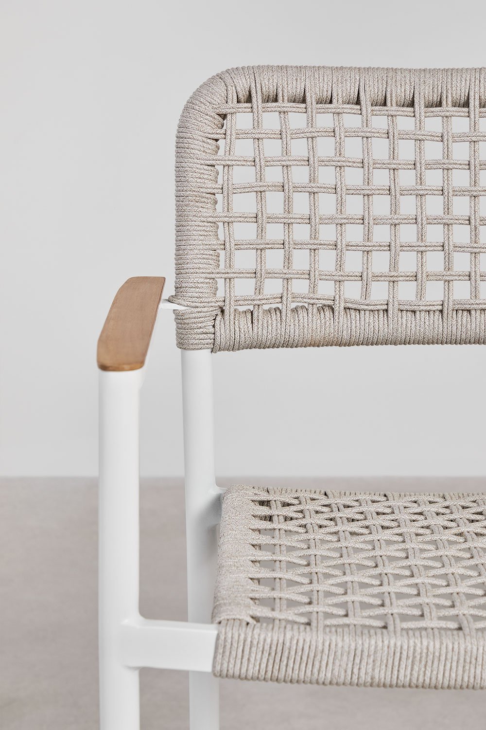 Pakket van 2 Nediam hoge tuinstoelen met armleuningen in aluminium en gevlochten touw, galerij beeld 6