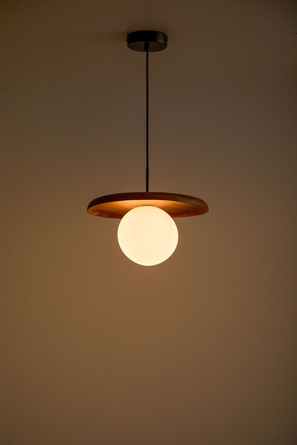Freidy acaciahouten plafondlamp, galerij beeld 3