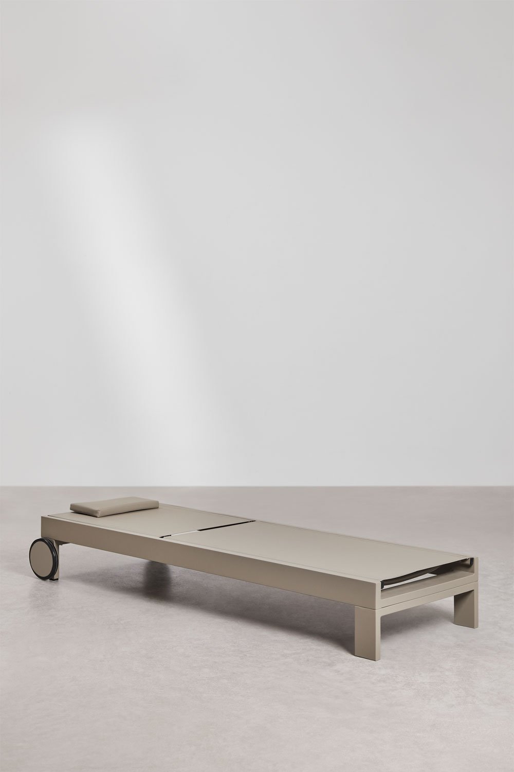 Ligstoel in aluminium met kussen Akelia, galerij beeld 4