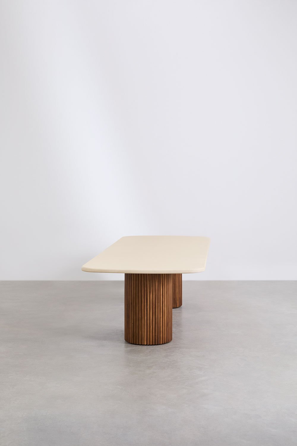 Rechthoekige tuintafel van cement en acaciahout Sirvon, galerij beeld 5