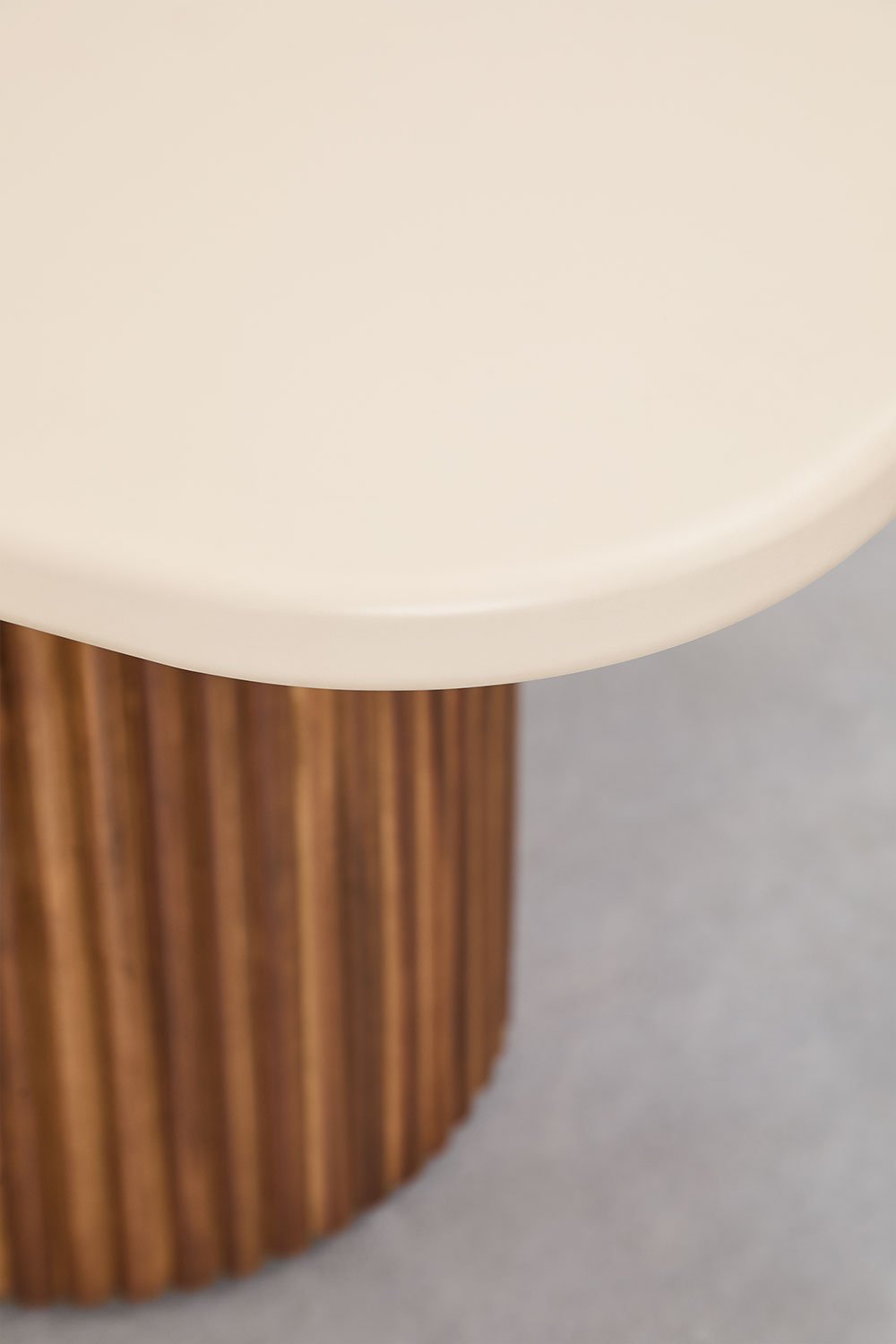 Rechthoekige tuintafel van cement en acaciahout Sirvon, galerij beeld 7