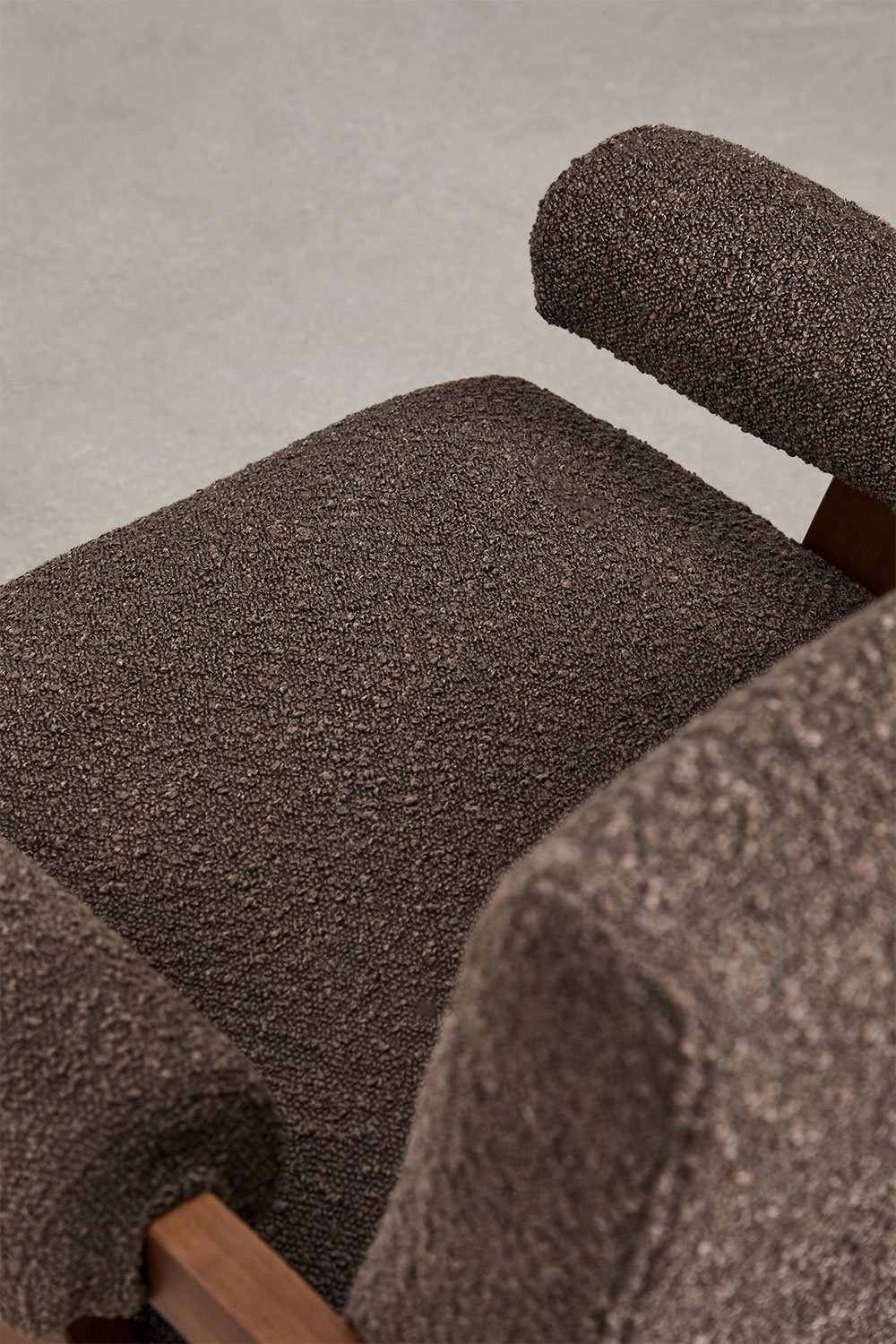 Lucca fauteuil in hout en boucléstof, galerij beeld 7