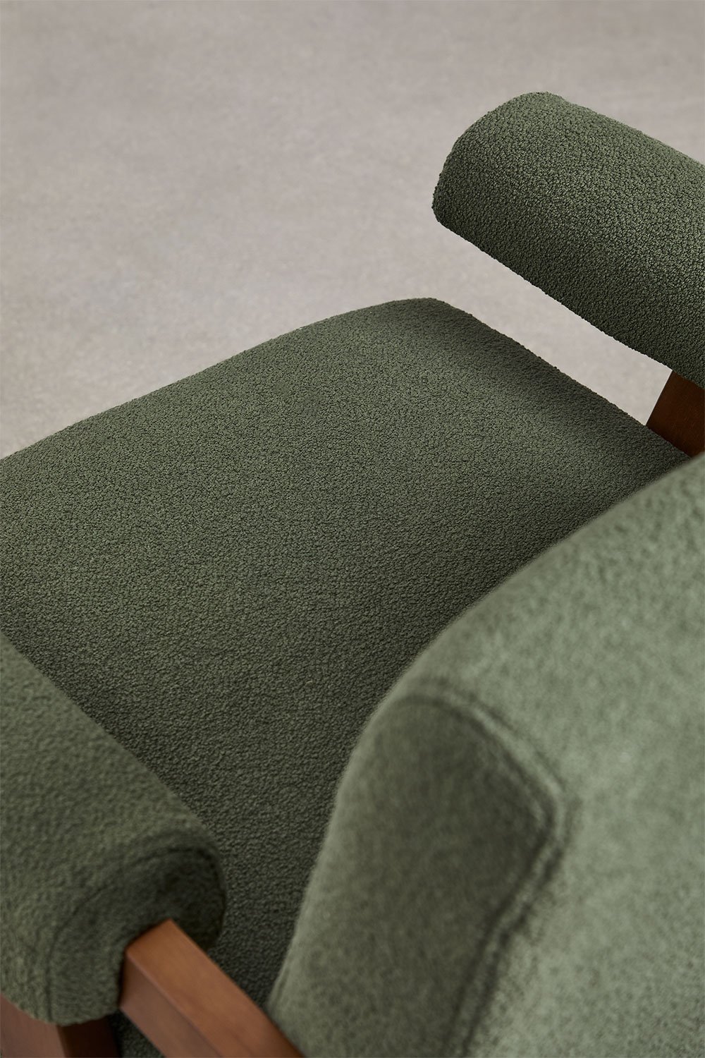 Lucca fauteuil in hout en boucléstof, galerij beeld 6