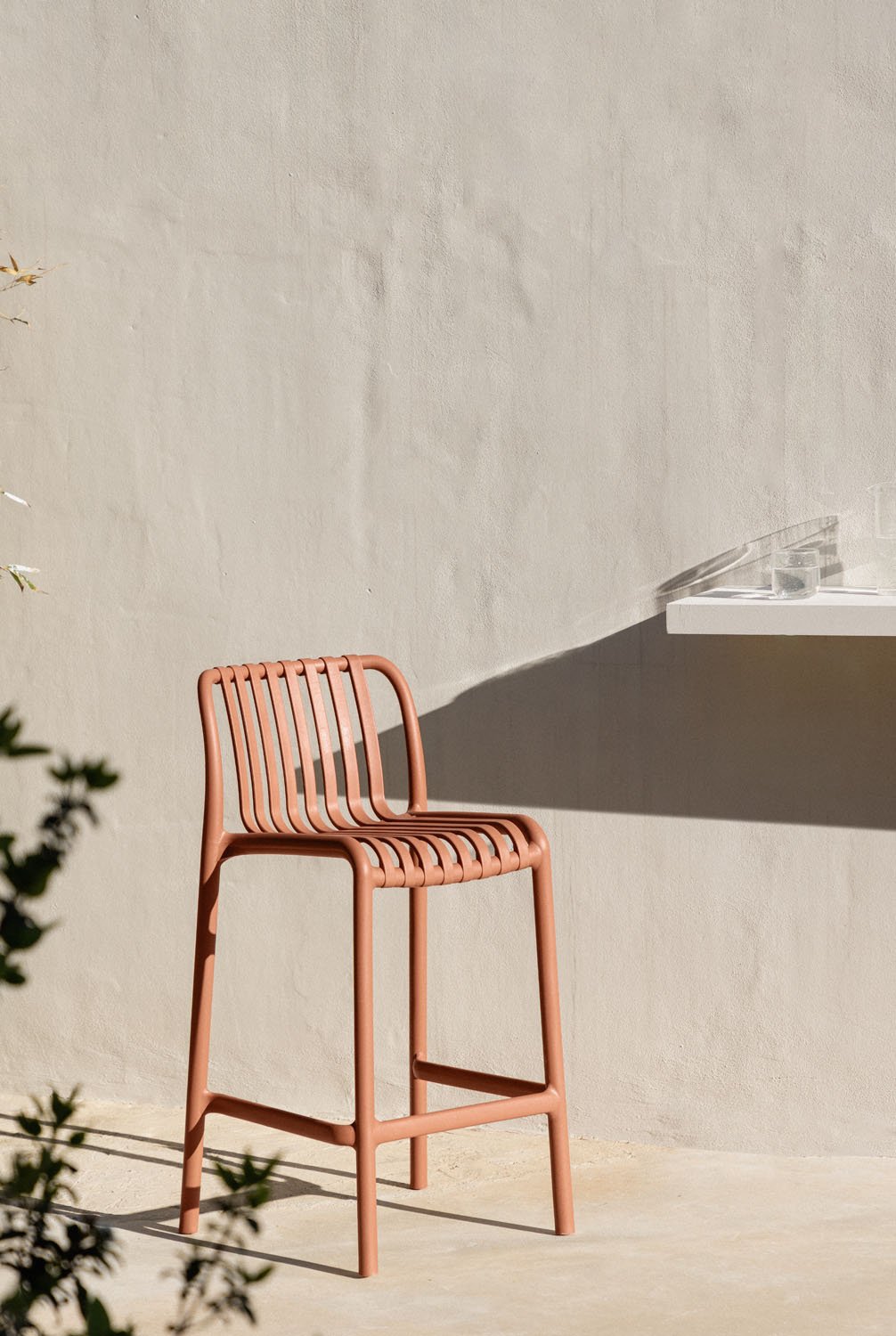 Verpakking van 2 Wendell polypropyleen stapelbare tuinstoelen, galerij beeld 1