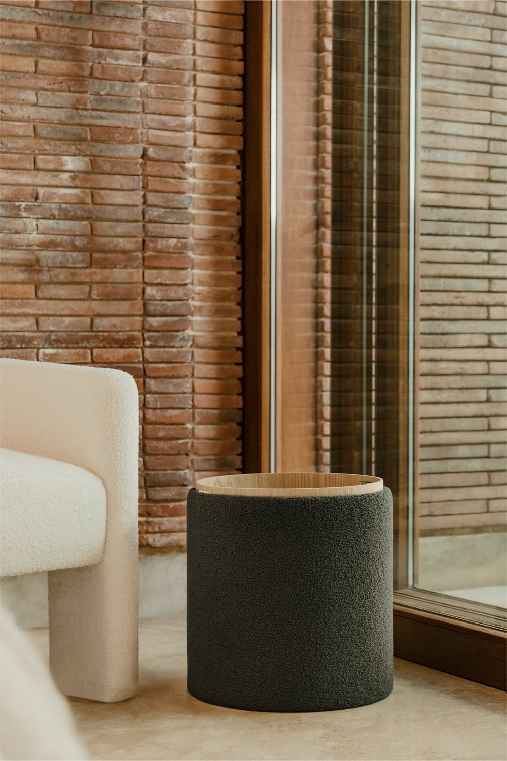 Berkeleni ronde gestoffeerde bijzettafel met dienblad en opbergruimte, Ø40 cm, galerij beeld 1