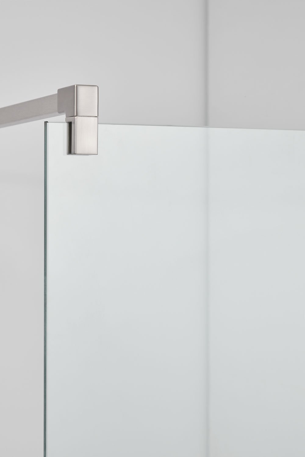 Vaste douchewand met 8 mm gehard glas en Bristol aluminium, galerij beeld 2